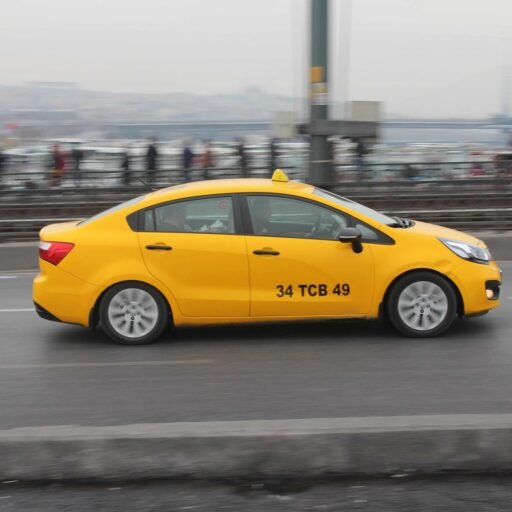 Delhi Airport to Manali Taxi Service